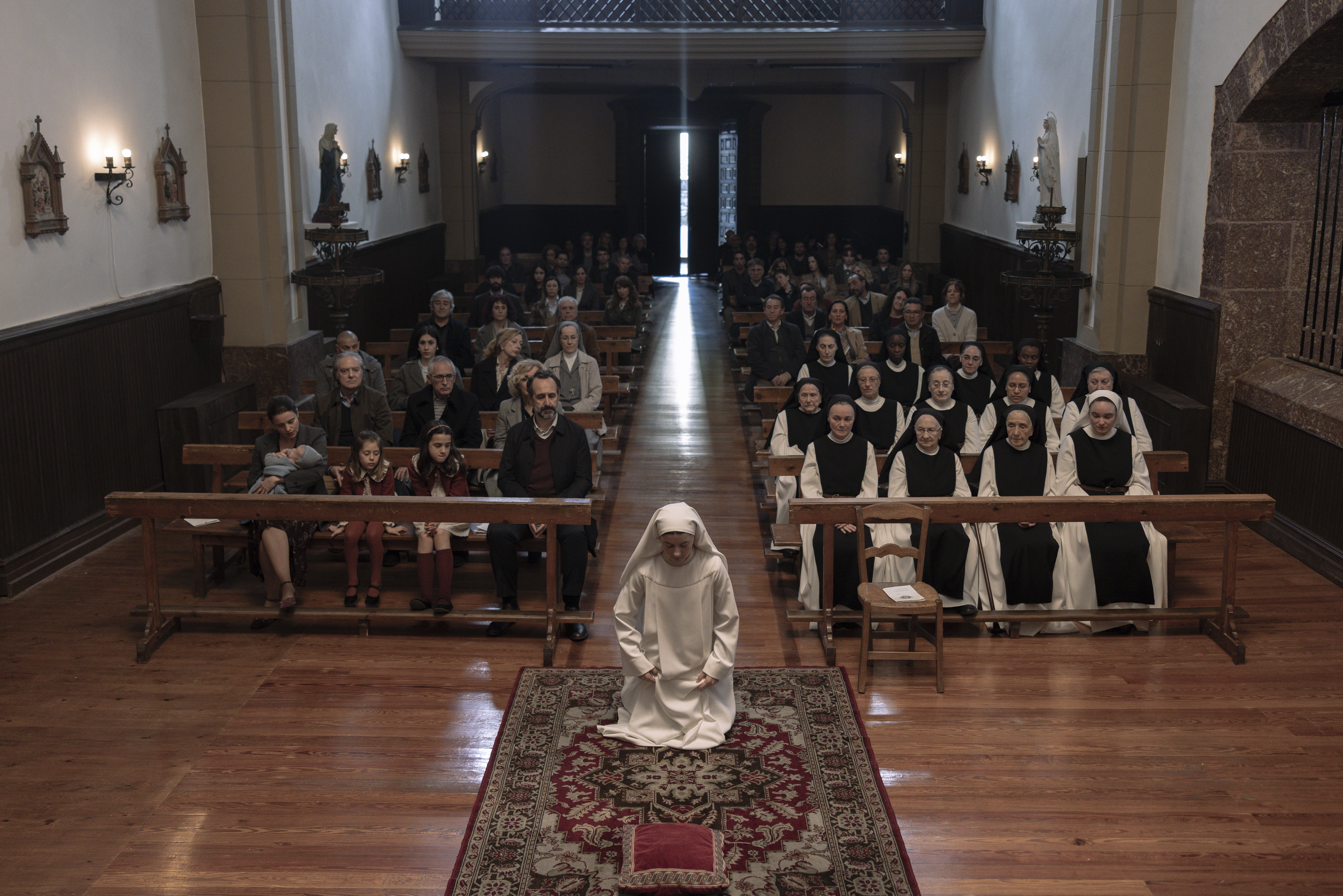 Ainara bei ihrer Einführung vor der Kirchengemeinde © 2025 - David Herranz